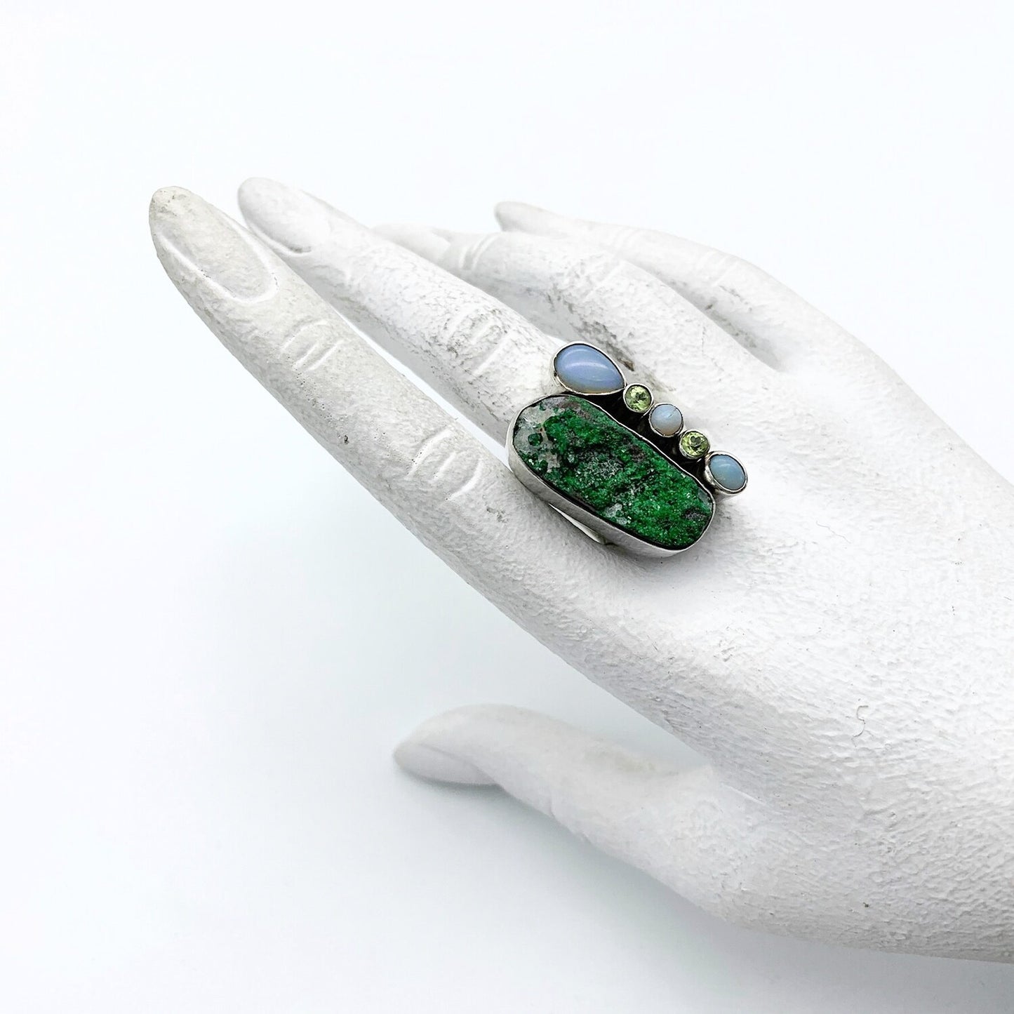 Ring Uvaroviet, Peridot, Opaal en Parel